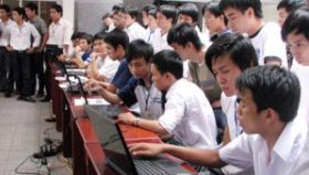 Cuộc thi kiến thức tin học dành cho sinh viên tại Festival Tin học 2009 Ảnh: HC