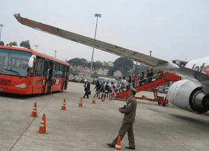 Jetstar Pacific là hãng hàng không đầu tiên tại Việt Nam ứng dụng công nghệ thanh toán trực tuyến bằng thẻ ATM*.