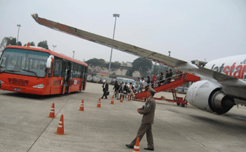 Jetstar Pacific là hãng hàng không đầu tiên tại Việt Nam ứng dụng công nghệ thanh toán trực tuyến bằng thẻ ATM*. Jetstar Pacific là hãng hàng không đầu tiên tại Việt Nam ứng dụng công nghệ thanh toán trực tuyến bằng thẻ ATM*.