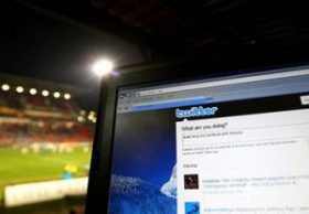 Tweeter đang là biểu tượng thành công của web thời gian thực và trở thành đối thủ mới của Google trong mảng tìm kiếm. Ảnh Businessweek.com