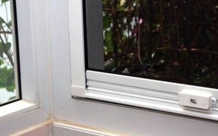 Cửa sổ tự cuốn EZ Screen.