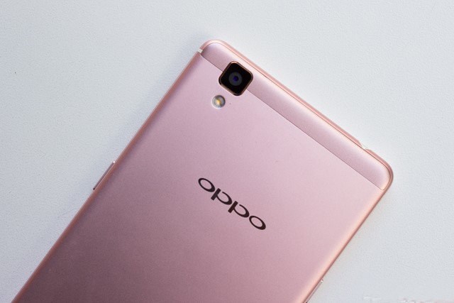 Oppo R7s phiên bản màu hồng “nam tính” đã xuất hiện ở thị trường Việt