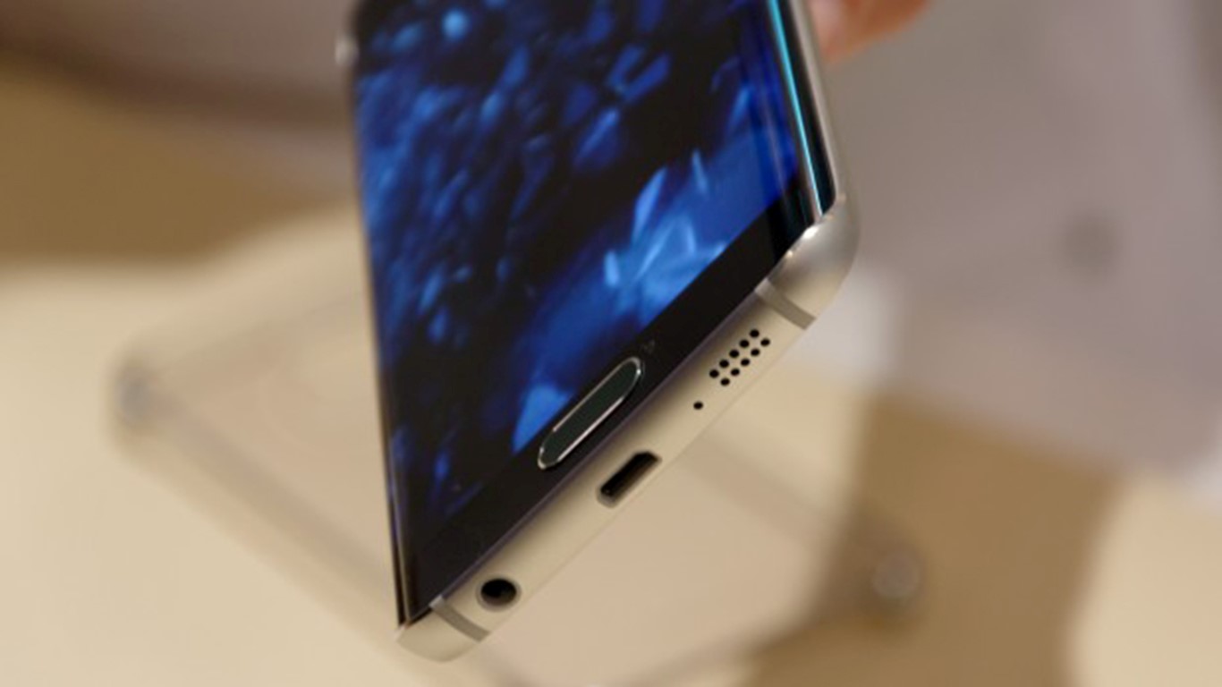 Có phải Galaxy S7 sẽ có mặt lưng cong và cổng USB-C - 1