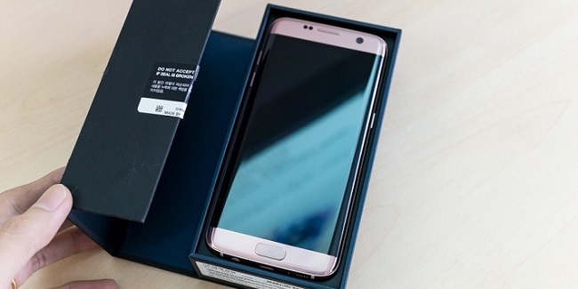 Siêu phẩm Galaxy S7 Edge vẫn sử dụng hộp đựng tiêu chuẩn cho model này