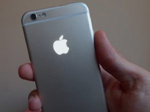 Hướng dẫn biến logo táo khuyết thành đèn phát sáng trên iphone 6